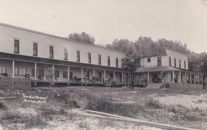 Northway Hotel (Northway Inn) - Old Postcard (newer photo)